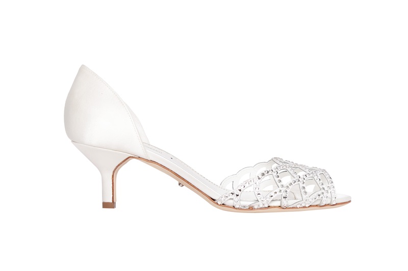 sergio rossi Bridal Collection 新娘系列 VAGUE白色緞面鏤空麟紋水鑽低跟涼鞋 NT$42,000