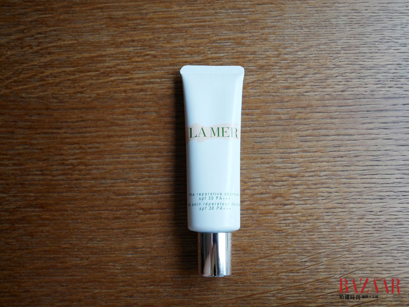 La Mer海洋拉娜／完美勻亮防護乳SPF30 PA+++，40ml，售價$3,500（02自然膚色）