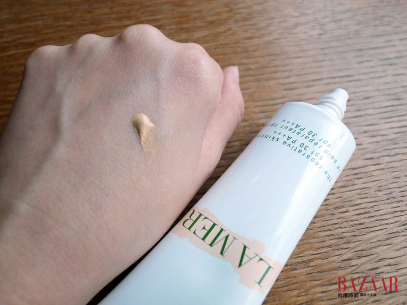 La Mer海洋拉娜／完美勻亮防護乳SPF30 PA+++，40ml，售價$3,500（02自然膚色）