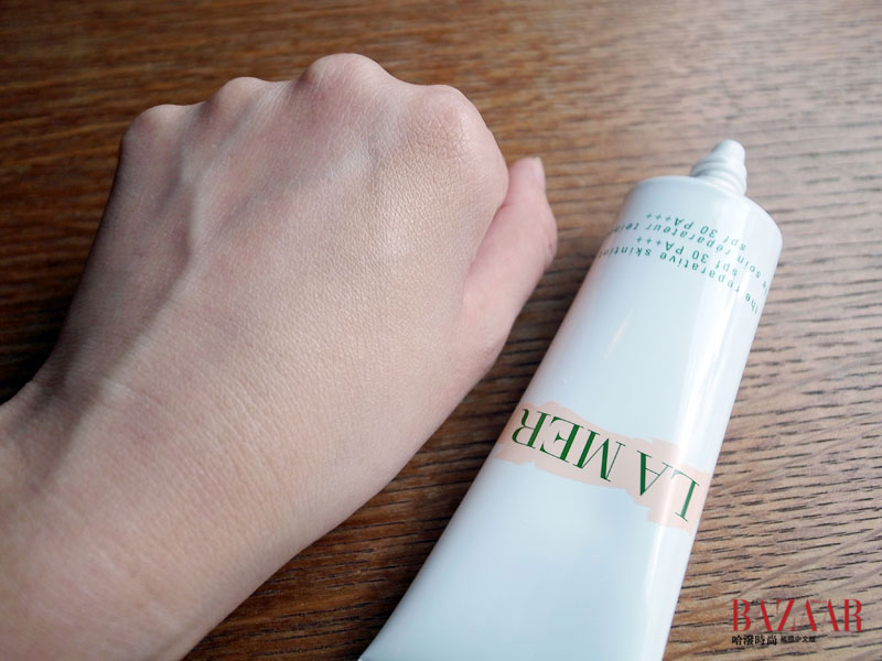 La Mer海洋拉娜／完美勻亮防護乳SPF30 PA+++，40ml，售價$3,500（02自然膚色）
