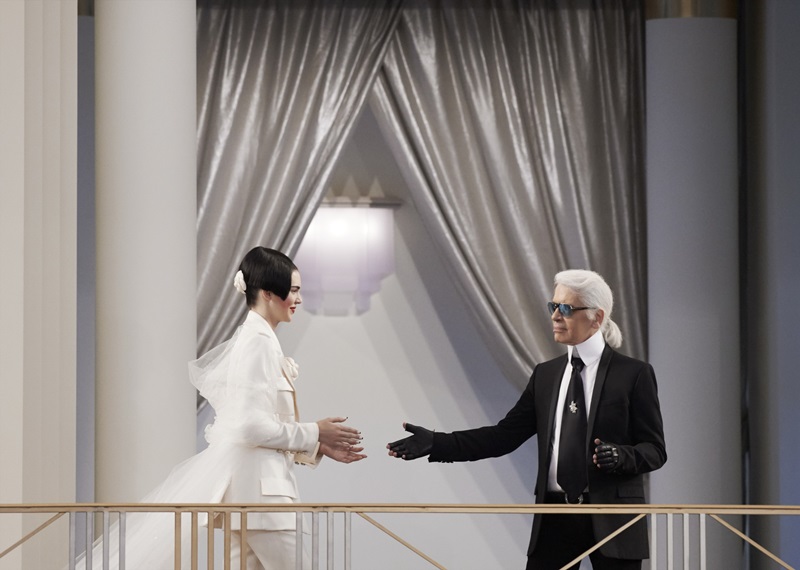 Chanel高訂超吸睛！Kendall Jenner帥氣套裝壓軸謝幕