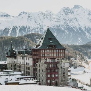 香奈兒女士也曾到訪！來到阿爾卑斯山巔的傳奇滑雪勝地，一窺Badrutt’s Palace Hotel的百年風華