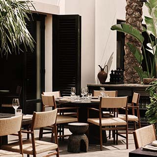 【#Travel】白沙、鵜鶘、棕櫚樹 靜處愛琴海小島的Nōema餐酒館