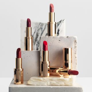 唇上的復古法式優雅，CELINE LE ROUGE 柔緞唇膏完整 15 色在春季登場