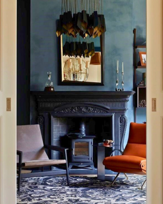 【#Good Design】Regencycore風格源自18世紀英國攝政時期（Regency Era）而得名，當時英國由喬治四世統治，因文化與經濟上的繁榮與活躍的交際活動，成為時尚和設計的靈感發想。
