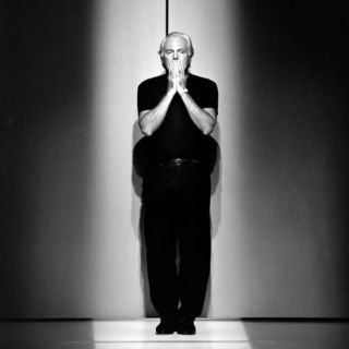 Giorgio Armani的時尚帝國比想像中的大，驚人創舉比想像中的多！一起回顧這位「義大利時尚之王」的50年傳奇